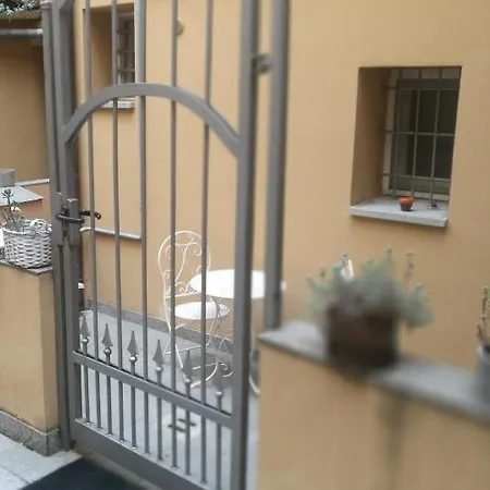 Casina Centotrecento-romantic & Quite Apartment- Bologna